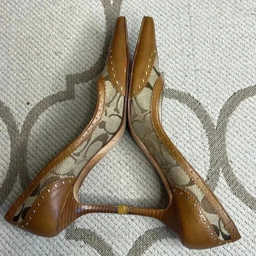 Coach Brown and Tan Heels - Picture 14 of 16